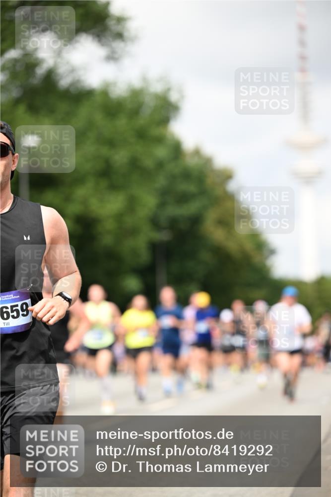 29.06.2025 - hella hamburg halbmarathon Dr. Thomas Lammeyer http://msf.ph/oto/8419292 29.06.2025 10:46:19 Kennedybrücke 1317, 1536, 1648, 2762, 2763, 3459, 3532, 3533, 4329, 4885, 5432, 5942, 6066, 6137, 6153, 6320, 6450, 6719, 6726, 6793, 6846, 6894, 7968, 8004, 8162, 8163, 8300, 8301, 8443, 8586, 8712, 9588, 10181, 10483, 10872, 11011, 11017, 11024, 11097, 11098, 11207, 11255, 11437, 11438 meine-sportfotos.de