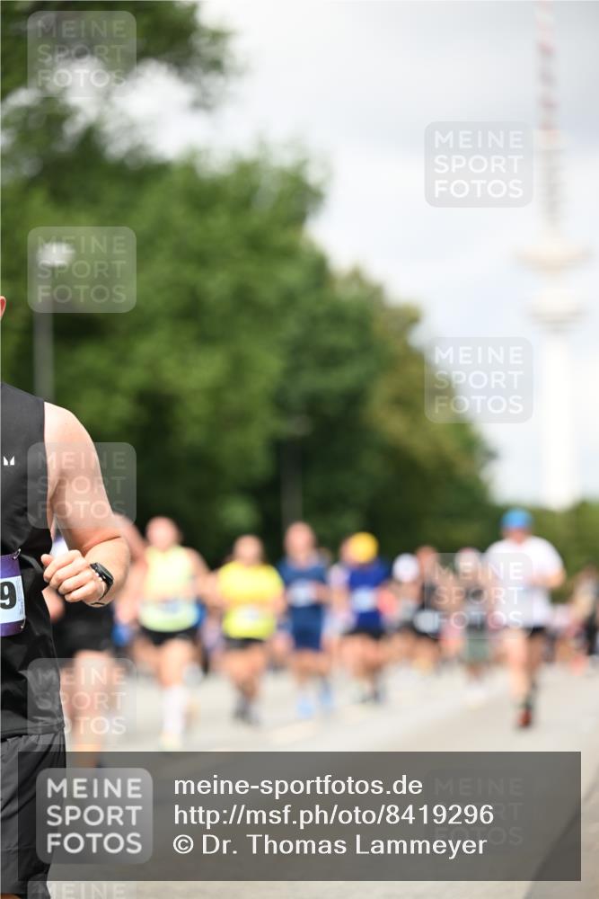 29.06.2025 - hella hamburg halbmarathon Dr. Thomas Lammeyer http://msf.ph/oto/8419296 29.06.2025 10:46:19 Kennedybrücke 1317, 1536, 1648, 2762, 2763, 3459, 3532, 3533, 4329, 4885, 5432, 5942, 6066, 6137, 6153, 6320, 6450, 6719, 6726, 6793, 6846, 6894, 7968, 8004, 8162, 8163, 8300, 8301, 8443, 8586, 8712, 9588, 10181, 10483, 10872, 11011, 11017, 11024, 11097, 11098, 11207, 11255, 11437, 11438 meine-sportfotos.de