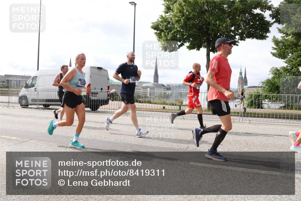 29.06.2025 - hella hamburg halbmarathon Lena Gebhardt http://msf.ph/oto/8419311 29.06.2025 10:18:12 Lombardsbrücke 7838, 1982, 1159, 1160, 1268, 1325, 1554, 1622, 1641, 1982, 2087, 2094, 2147, 2335, 2634, 2931, 3125, 3138, 3321, 3482, 3977, 4123, 4710, 4738, 4804, 5004, 5290, 5611, 5733, 5909, 6270, 6332, 7094, 7160, 7641, 7649, 7838, 7882, 7883, 8067, 8128, 8248, 8607, 8799, 9222, 9400, 9539, 9586, 9717, 9734, 9798, 9834, 9844, 9964, 10174, 10332, 10509, 10659, 10687, 10908, 12498, 13341 meine-sportfotos.de