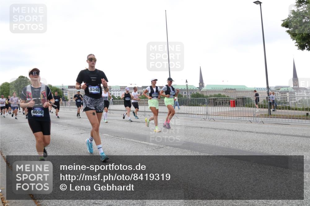 29.06.2025 - hella hamburg halbmarathon Lena Gebhardt http://msf.ph/oto/8419319 29.06.2025 10:52:15 Lombardsbrücke 4606, 17320, 9340, 11127, 11126, 48251, 8250, 1418, 1978, 2420, 2528, 3038, 3645, 4087, 4273, 4436, 4598, 4606, 4815, 5062, 5262, 5360, 5534, 6386, 6403, 6404, 6406, 6456, 6604, 6671, 6985, 7682, 7690, 7691, 7735, 7812, 8194, 8196, 8250, 8251, 8621, 9103, 9220, 9368, 9460, 9590, 9594, 9673, 9730, 9731, 10080, 10296, 10342, 10392, 10533, 10634, 10673, 10693, 10884, 11084, 11101, 11126, 11127, 11297, 11375, 11736, 11899, 11974, 12065, 12546, 12558 meine-sportfotos.de