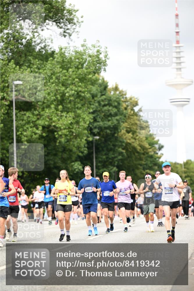 29.06.2025 - hella hamburg halbmarathon Dr. Thomas Lammeyer http://msf.ph/oto/8419342 29.06.2025 10:46:21 Kennedybrücke 1039, 1317, 1648, 1712, 2762, 2763, 3459, 3532, 3533, 4329, 4541, 4885, 5432, 5942, 6066, 6137, 6153, 6320, 6450, 6719, 6726, 6793, 6894, 7968, 8004, 8162, 8163, 8443, 8586, 8712, 9588, 10181, 10483, 10872, 11011, 11017, 11024, 11097, 11098, 11207, 11255, 11437 meine-sportfotos.de