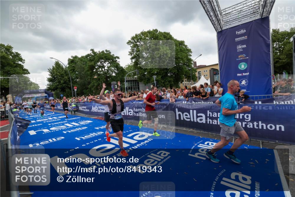 29.06.2025 - hella hamburg halbmarathon Zöllner http://msf.ph/oto/8419343 29.06.2025 10:52:27 Ziel 4140, 4587, 7178, 8371, 8661, 9876, 11791, 13015, 13211, 13707, 15144, 17773, 17997 meine-sportfotos.de