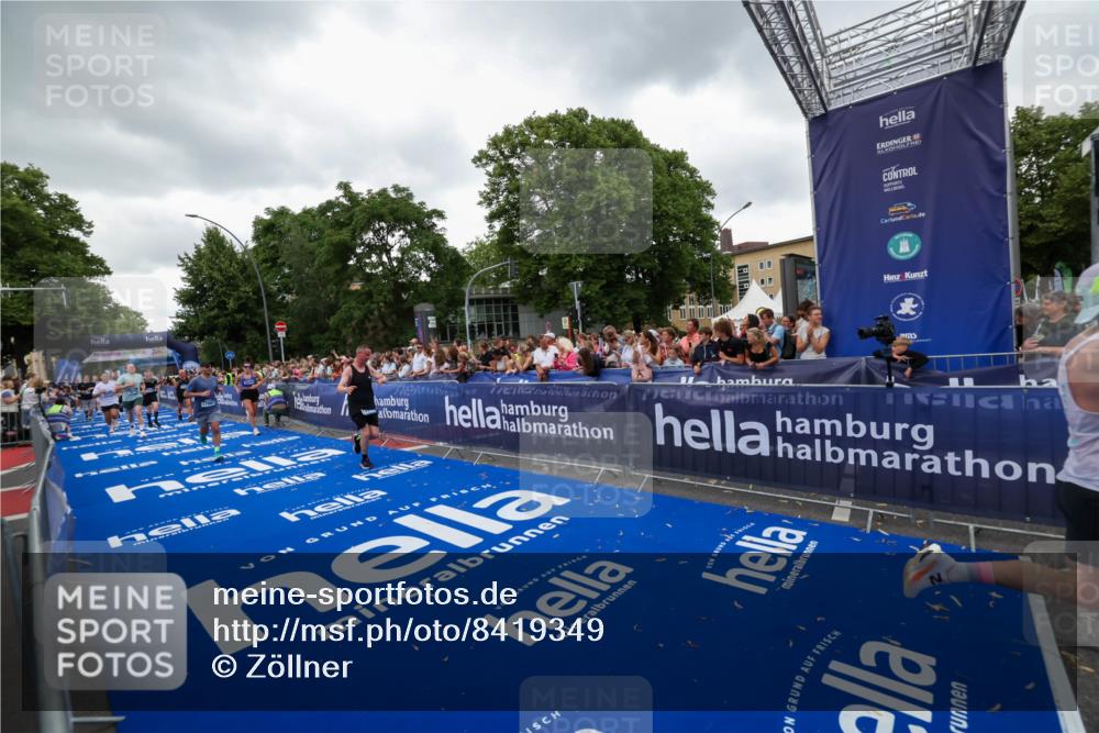 29.06.2025 - hella hamburg halbmarathon Zöllner http://msf.ph/oto/8419349 29.06.2025 10:52:29 Ziel 3715, 4140, 7178, 7232, 8371, 8661, 9145, 9876, 11791, 13015, 13211, 14561, 15144, 15980, 17997 meine-sportfotos.de