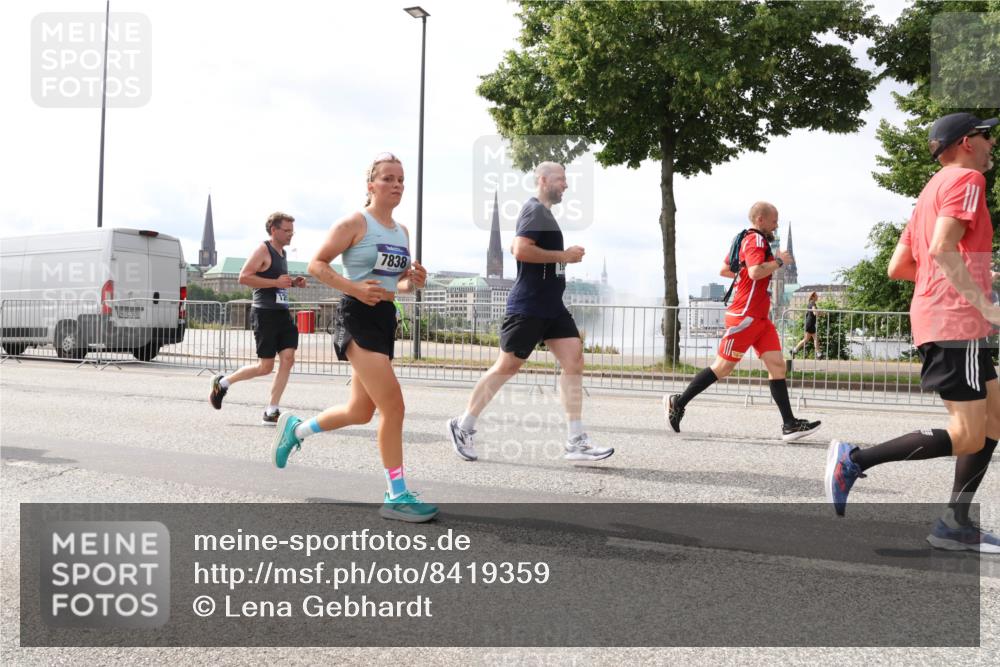29.06.2025 - hella hamburg halbmarathon Lena Gebhardt http://msf.ph/oto/8419359 29.06.2025 10:18:12 Lombardsbrücke 7838, 1159, 1160, 1268, 1325, 1554, 1622, 1641, 1982, 2087, 2094, 2147, 2335, 2634, 2931, 3125, 3138, 3321, 3482, 3977, 4123, 4710, 4738, 4804, 5004, 5290, 5611, 5733, 5909, 6270, 6332, 7094, 7160, 7641, 7649, 7838, 7882, 7883, 8067, 8128, 8248, 8607, 8799, 9222, 9400, 9539, 9586, 9717, 9734, 9798, 9834, 9844, 9964, 10174, 10332, 10509, 10659, 10687, 10908, 12498, 13341 meine-sportfotos.de