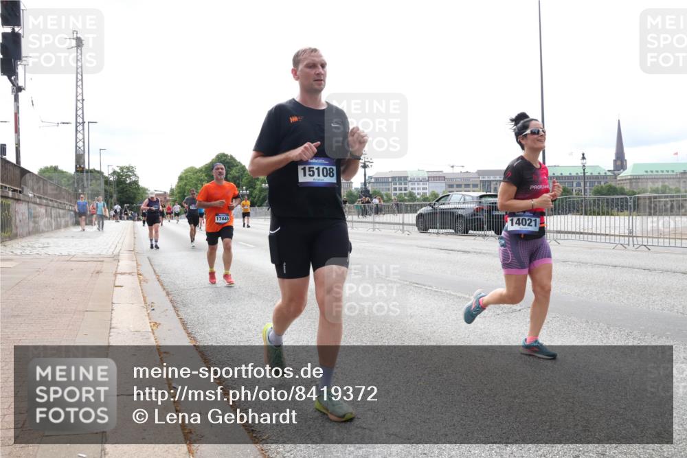 29.06.2025 - hella hamburg halbmarathon Lena Gebhardt http://msf.ph/oto/8419372 29.06.2025 10:27:23 Lombardsbrücke 17445, 15108, 14021, 1530, 1793, 2306, 2775, 4358, 4372, 5285, 5494, 5495, 5707, 5825, 6214, 6259, 6637, 7234, 7314, 7764, 7944, 8056, 8085, 8281, 9349, 10077, 10158, 10412, 10413, 10465, 11110, 11256, 11766, 12500, 13462, 14020, 14021, 14206, 15108, 15641, 17049, 17427, 17445, 17791, 18012, 18097, 18766, 18976 meine-sportfotos.de