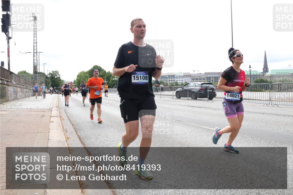 29.06.2025 - hella hamburg halbmarathon Lena Gebhardt http://msf.ph/oto/8419393 29.06.2025 10:27:23 Lombardsbrücke 17445, 15108, 14021, 1530, 1793, 2306, 2775, 4358, 4372, 5285, 5494, 5495, 5707, 5825, 6214, 6259, 6637, 7234, 7314, 7764, 7944, 8056, 8085, 8281, 9349, 10077, 10158, 10412, 10413, 10465, 11110, 11256, 11766, 12500, 13462, 14020, 14021, 14206, 15108, 15641, 17049, 17427, 17445, 17791, 18012, 18097, 18766, 18976 meine-sportfotos.de