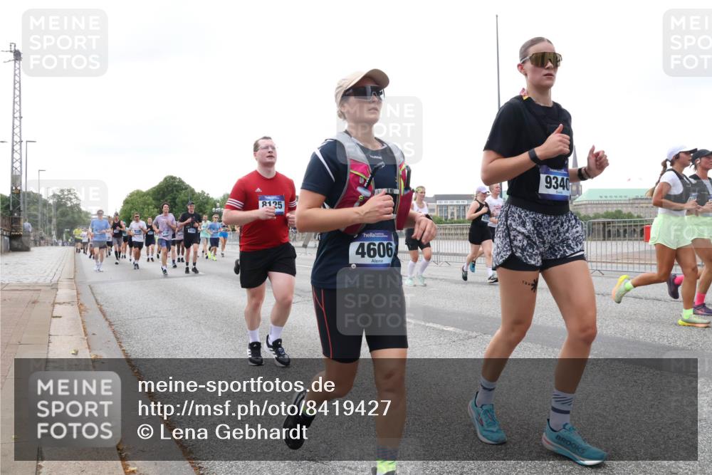 29.06.2025 - hella hamburg halbmarathon Lena Gebhardt http://msf.ph/oto/8419427 29.06.2025 10:52:16 Lombardsbrücke 8125, 9340, 4606, 1418, 1978, 2420, 2528, 3038, 3645, 4087, 4273, 4436, 4598, 4606, 4815, 5062, 5262, 5360, 6386, 6403, 6404, 6406, 6456, 6604, 6671, 6985, 7682, 7690, 7691, 7735, 7812, 8194, 8196, 8250, 8251, 8621, 9068, 9103, 9220, 9368, 9460, 9590, 9594, 9673, 9730, 9731, 10080, 10296, 10342, 10392, 10533, 10634, 10673, 10884, 10928, 11084, 11101, 11126, 11127, 11297, 11375, 11736, 11899, 11974, 12065, 12546, 12558 meine-sportfotos.de