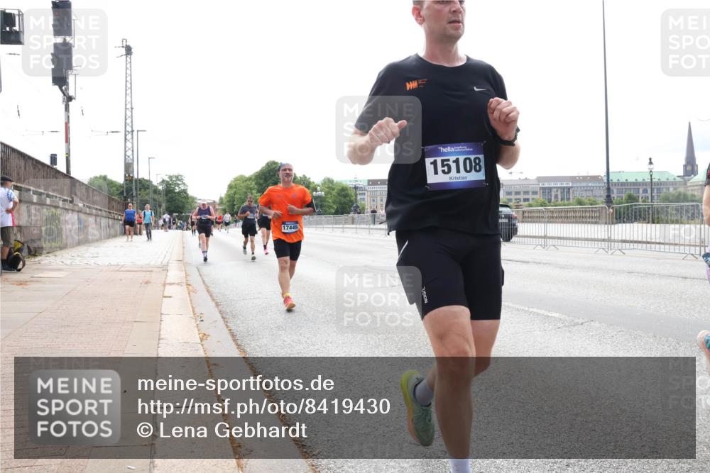 29.06.2025 - hella hamburg halbmarathon Lena Gebhardt http://msf.ph/oto/8419430 29.06.2025 10:27:24 Lombardsbrücke 17445, 15108, 1530, 1793, 2306, 2775, 4358, 4372, 5285, 5494, 5495, 5707, 5825, 6214, 6259, 6637, 7234, 7314, 7764, 7944, 7978, 8056, 8085, 8281, 9349, 10077, 10158, 10412, 10413, 10465, 11110, 11256, 11766, 12500, 13462, 14020, 14021, 14206, 15108, 15641, 17049, 17427, 17445, 17791, 18012, 18097, 18766, 18976 meine-sportfotos.de