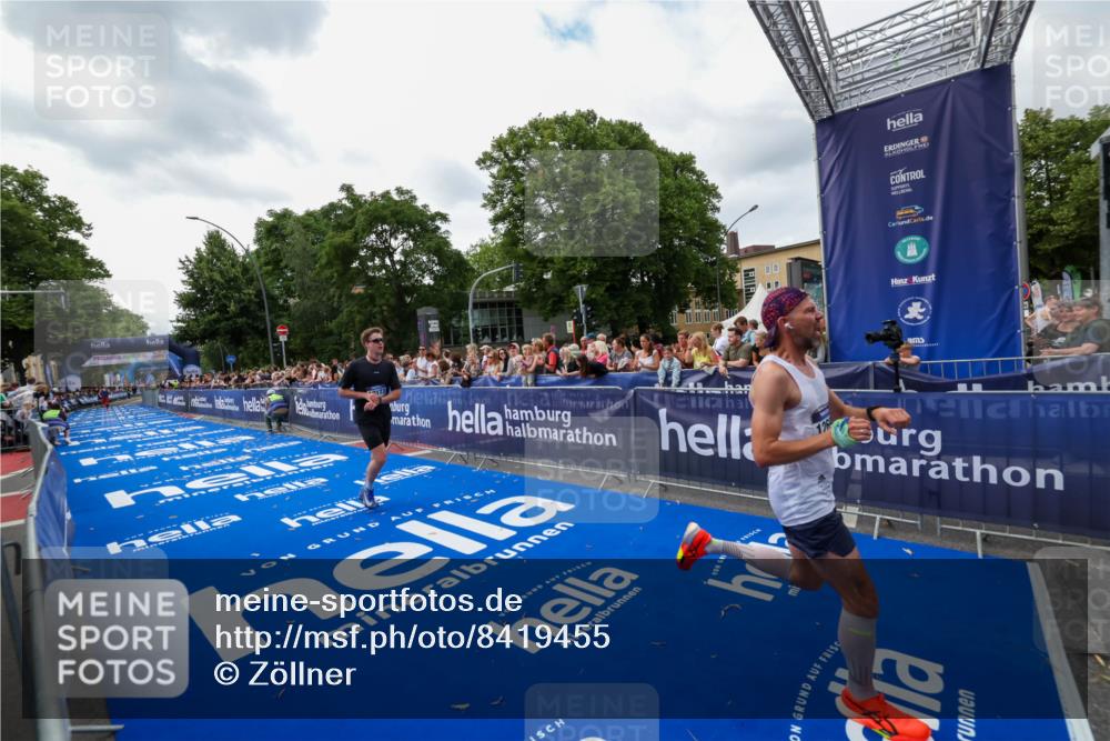 29.06.2025 - hella hamburg halbmarathon Zöllner http://msf.ph/oto/8419455 29.06.2025 10:30:24 Ziel 10173, 12691 meine-sportfotos.de