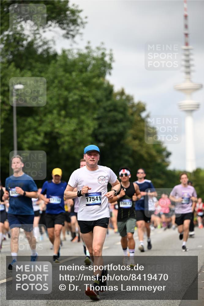 29.06.2025 - hella hamburg halbmarathon Dr. Thomas Lammeyer http://msf.ph/oto/8419470 29.06.2025 10:46:25 Kennedybrücke 1039, 1648, 1712, 2762, 2763, 2974, 3326, 3459, 3568, 4329, 4541, 4885, 5432, 5671, 5942, 6066, 6137, 6153, 6320, 6450, 6719, 6726, 6793, 7968, 8004, 8162, 8163, 8712, 9588, 10181, 10483, 10872, 11011, 11017, 11097, 11098, 11207, 11255 meine-sportfotos.de