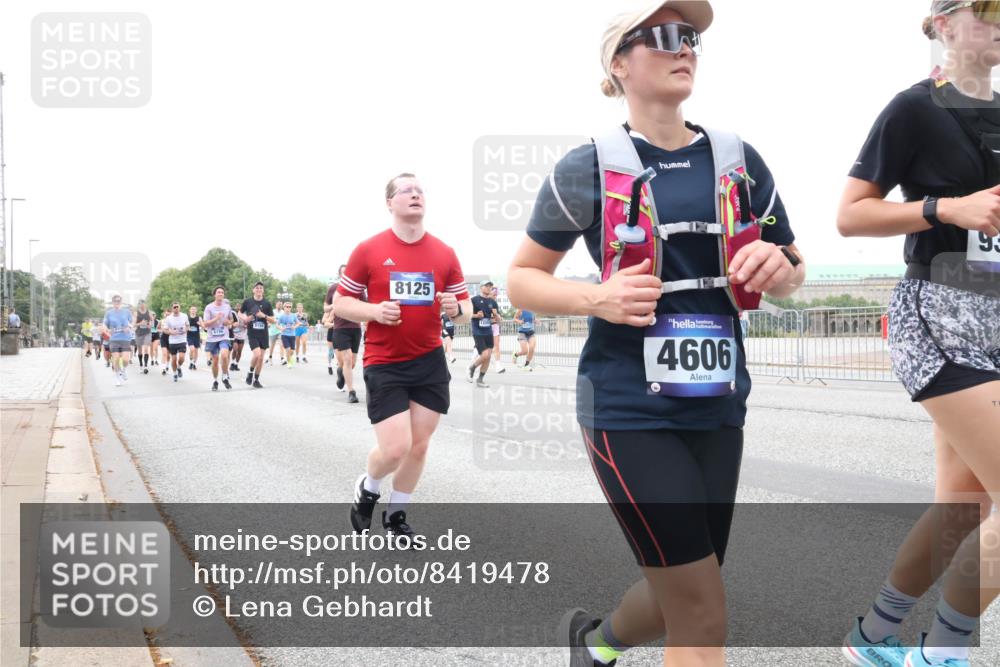 29.06.2025 - hella hamburg halbmarathon Lena Gebhardt http://msf.ph/oto/8419478 29.06.2025 10:52:16 Lombardsbrücke 8125, 4606, 93, 1418, 1978, 2420, 2528, 3038, 3645, 4087, 4273, 4436, 4598, 4606, 4815, 5062, 5262, 5360, 6386, 6403, 6404, 6406, 6456, 6604, 6671, 6985, 7682, 7690, 7691, 7735, 7812, 8194, 8196, 8250, 8251, 8621, 9068, 9103, 9220, 9368, 9460, 9590, 9594, 9673, 9730, 9731, 10080, 10296, 10342, 10392, 10533, 10634, 10673, 10884, 10928, 11084, 11101, 11126, 11127, 11297, 11375, 11736, 11899, 11974, 12065, 12546, 12558 meine-sportfotos.de