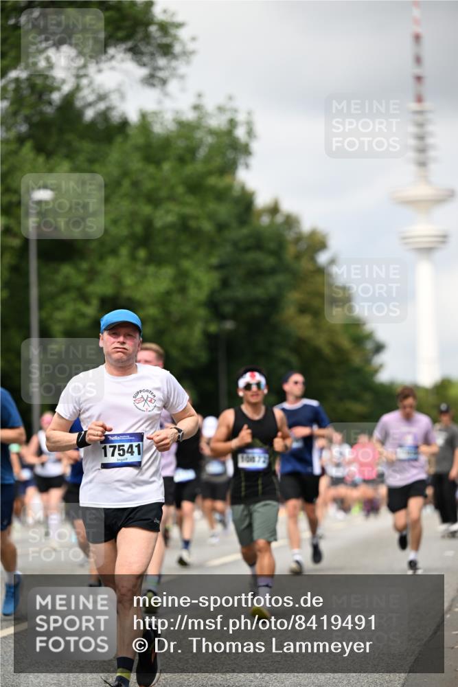 29.06.2025 - hella hamburg halbmarathon Dr. Thomas Lammeyer http://msf.ph/oto/8419491 29.06.2025 10:46:26 Kennedybrücke 1039, 1648, 1712, 2762, 2763, 2974, 3326, 3459, 3568, 4329, 4541, 4885, 5432, 5671, 5942, 6066, 6137, 6153, 6320, 6450, 6719, 6726, 6793, 7022, 7023, 7968, 8004, 8162, 8163, 8712, 9588, 10181, 10872, 11011, 11017, 11098, 11207, 11255 meine-sportfotos.de