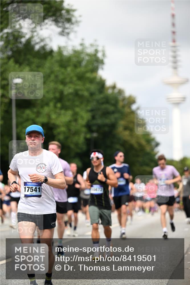 29.06.2025 - hella hamburg halbmarathon Dr. Thomas Lammeyer http://msf.ph/oto/8419501 29.06.2025 10:46:26 Kennedybrücke 1039, 1648, 1712, 2762, 2763, 2974, 3326, 3459, 3568, 4329, 4541, 4885, 5432, 5671, 5942, 6066, 6137, 6153, 6320, 6450, 6719, 6726, 6793, 7022, 7023, 7968, 8004, 8162, 8163, 8712, 9588, 10181, 10872, 11011, 11017, 11098, 11207, 11255 meine-sportfotos.de