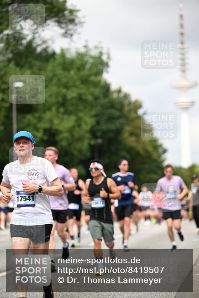 29.06.2025 - hella hamburg halbmarathon Dr. Thomas Lammeyer http://msf.ph/oto/8419507 29.06.2025 10:46:26 Kennedybrücke 1039, 1648, 1712, 2762, 2763, 2974, 3326, 3459, 3568, 4329, 4541, 4885, 5432, 5671, 5942, 6066, 6137, 6153, 6320, 6450, 6719, 6726, 6793, 7022, 7023, 7968, 8004, 8162, 8163, 8712, 9588, 10181, 10872, 11011, 11017, 11098, 11207, 11255 meine-sportfotos.de