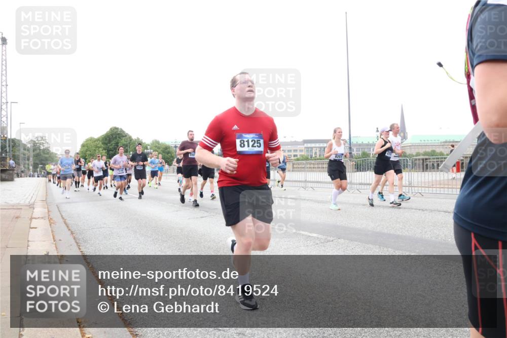 29.06.2025 - hella hamburg halbmarathon Lena Gebhardt http://msf.ph/oto/8419524 29.06.2025 10:52:17 Lombardsbrücke 8125, 8251, 1618, 1418, 1978, 2420, 2528, 3038, 3645, 4087, 4273, 4436, 4598, 4606, 4815, 5062, 5262, 5360, 6386, 6403, 6404, 6406, 6456, 6604, 6671, 6985, 7682, 7690, 7691, 7735, 7812, 8194, 8196, 8250, 8251, 8621, 9068, 9070, 9103, 9220, 9368, 9460, 9590, 9594, 9673, 9730, 9731, 10080, 10296, 10342, 10392, 10533, 10634, 10673, 10884, 10928, 11084, 11101, 11126, 11127, 11297, 11375, 11736, 11899, 11974, 12546, 12558 meine-sportfotos.de