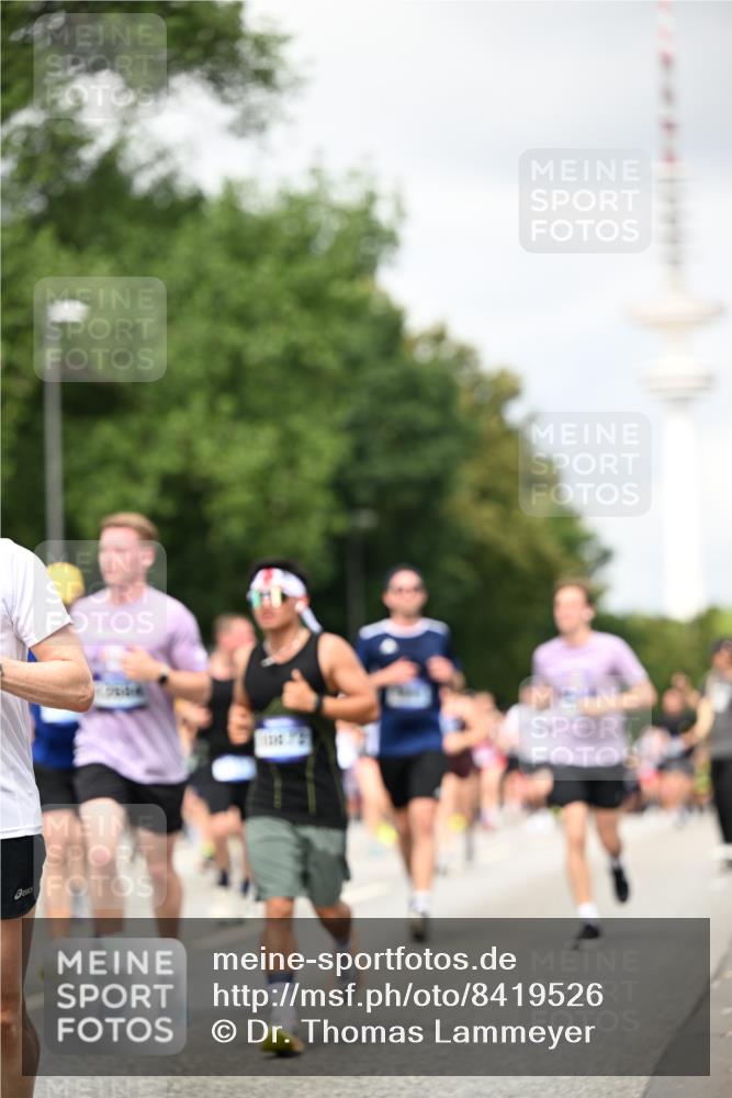 29.06.2025 - hella hamburg halbmarathon Dr. Thomas Lammeyer http://msf.ph/oto/8419526 29.06.2025 10:46:27 Kennedybrücke 1039, 1648, 1712, 2762, 2763, 2974, 3276, 3326, 3459, 3568, 4329, 4541, 4885, 5432, 5671, 5942, 6066, 6137, 6153, 6320, 6450, 6726, 6793, 7022, 7023, 7968, 8004, 8162, 8163, 8712, 9588, 10181, 10872, 11011, 11017, 11098, 11207, 11255 meine-sportfotos.de