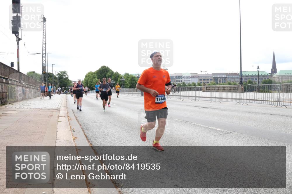 29.06.2025 - hella hamburg halbmarathon Lena Gebhardt http://msf.ph/oto/8419535 29.06.2025 10:27:25 Lombardsbrücke 11256, 17445, 1530, 1793, 2306, 2775, 3389, 4358, 4372, 5285, 5494, 5495, 5707, 5825, 6214, 6259, 6637, 7234, 7314, 7764, 7944, 7978, 8056, 8085, 8281, 9349, 10077, 10158, 10412, 10413, 10465, 11110, 11256, 11766, 12500, 13462, 14020, 14021, 14206, 15108, 15641, 16838, 17049, 17427, 17445, 17791, 18012, 18097, 18766, 18976 meine-sportfotos.de