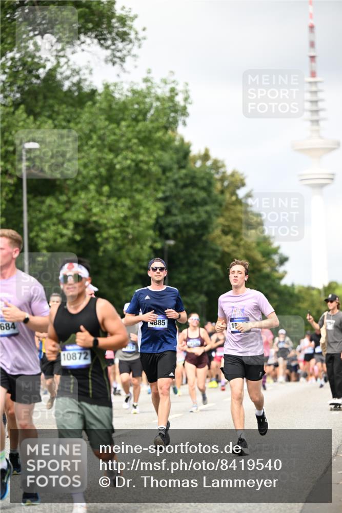 29.06.2025 - hella hamburg halbmarathon Dr. Thomas Lammeyer http://msf.ph/oto/8419540 29.06.2025 10:46:28 Kennedybrücke 1039, 1648, 1712, 2762, 2763, 2974, 3276, 3326, 3459, 3568, 4329, 4385, 4541, 4885, 5432, 5671, 5942, 6066, 6137, 6153, 6320, 6450, 6726, 7022, 7023, 7968, 8004, 8162, 8163, 8712, 9588, 10181, 10872, 11011, 11017, 11098, 11255 meine-sportfotos.de