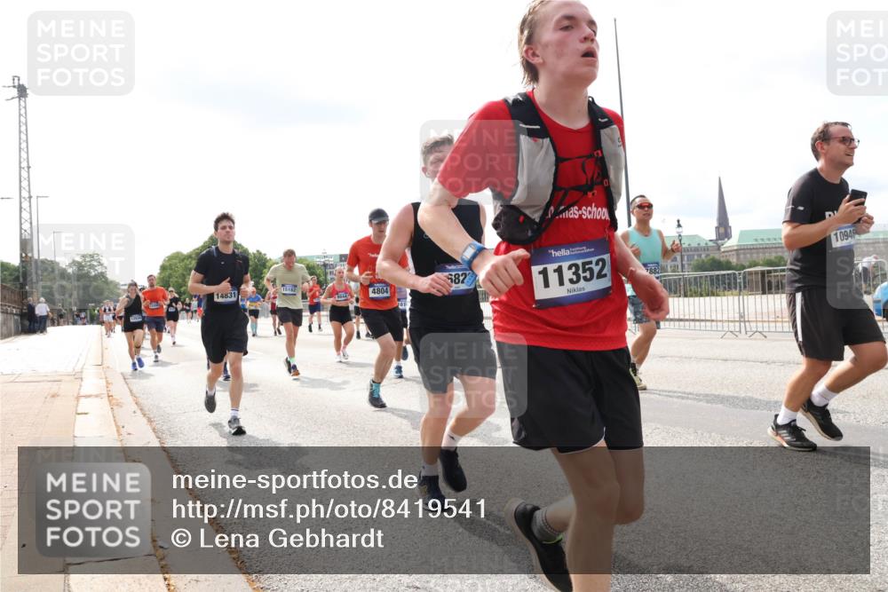 29.06.2025 - hella hamburg halbmarathon Lena Gebhardt http://msf.ph/oto/8419541 29.06.2025 10:18:14 Lombardsbrücke 15182, 14831, 9844, 4804, 582, 11352, 10946, 1159, 1160, 1234, 1268, 1325, 1554, 1622, 1641, 1820, 1982, 2087, 2147, 2335, 2634, 2931, 3125, 3138, 3321, 3482, 3977, 4123, 4710, 4738, 4804, 5004, 5290, 5611, 5733, 5909, 6270, 6332, 7094, 7160, 7641, 7649, 7838, 7882, 7883, 8067, 8128, 8248, 8341, 8607, 8799, 9222, 9400, 9539, 9586, 9658, 9717, 9734, 9748, 9798, 9834, 9844, 9964, 10174, 10332, 10509, 10659, 10687, 10908, 12498, 13341 meine-sportfotos.de