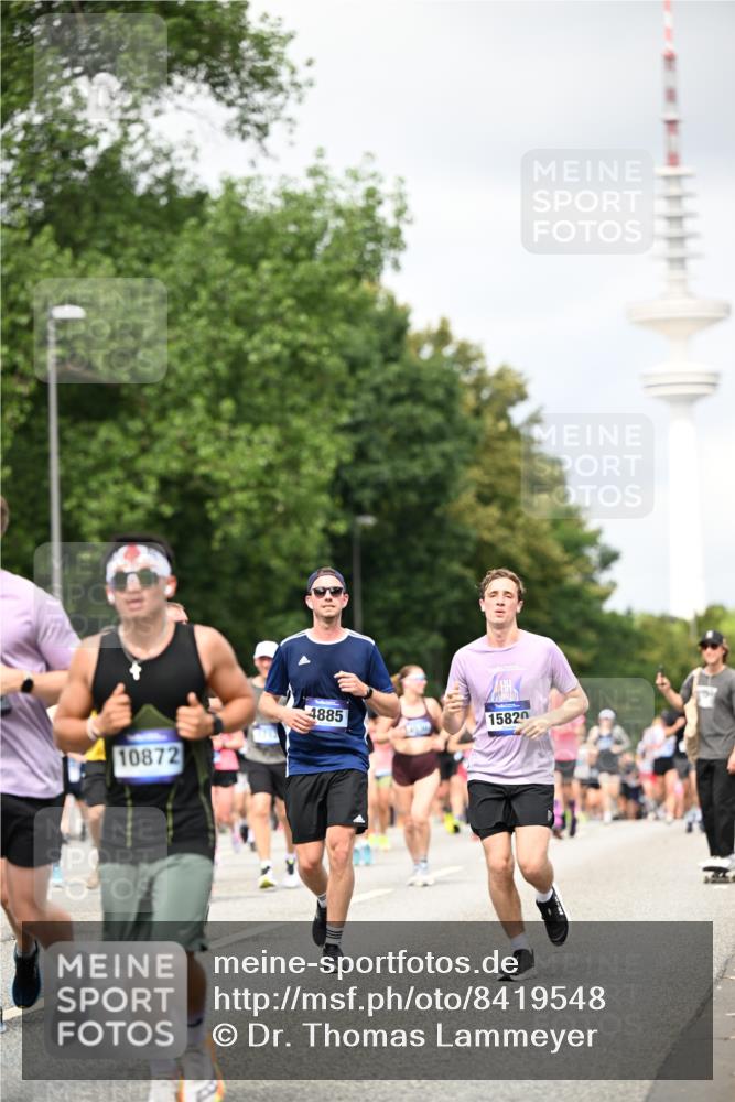 29.06.2025 - hella hamburg halbmarathon Dr. Thomas Lammeyer http://msf.ph/oto/8419548 29.06.2025 10:46:28 Kennedybrücke 1039, 1648, 1712, 2762, 2763, 2974, 3276, 3326, 3459, 3568, 4329, 4385, 4541, 4885, 5432, 5671, 5942, 6066, 6137, 6153, 6320, 6450, 6726, 7022, 7023, 7968, 8004, 8162, 8163, 8712, 9588, 10181, 10872, 11011, 11017, 11098, 11255 meine-sportfotos.de
