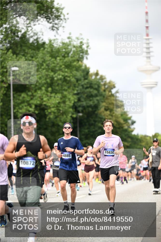 29.06.2025 - hella hamburg halbmarathon Dr. Thomas Lammeyer http://msf.ph/oto/8419550 29.06.2025 10:46:28 Kennedybrücke 1039, 1648, 1712, 2762, 2763, 2974, 3276, 3326, 3459, 3568, 4329, 4385, 4541, 4885, 5432, 5671, 5942, 6066, 6137, 6153, 6320, 6450, 6726, 7022, 7023, 7968, 8004, 8162, 8163, 8712, 9588, 10181, 10872, 11011, 11017, 11098, 11255 meine-sportfotos.de