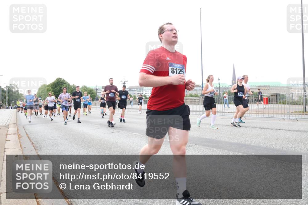 29.06.2025 - hella hamburg halbmarathon Lena Gebhardt http://msf.ph/oto/8419552 29.06.2025 10:52:17 Lombardsbrücke 8194, 6985, 17326, 8125, 8250, 1418, 1978, 2420, 2528, 3038, 3645, 4087, 4273, 4436, 4598, 4606, 4815, 5062, 5262, 5360, 6386, 6403, 6404, 6406, 6456, 6604, 6671, 6985, 7682, 7690, 7691, 7735, 7812, 8194, 8196, 8250, 8251, 8621, 9068, 9070, 9103, 9220, 9368, 9460, 9590, 9594, 9673, 9730, 9731, 10080, 10296, 10342, 10392, 10533, 10634, 10673, 10884, 10928, 11084, 11101, 11126, 11127, 11297, 11375, 11736, 11899, 11974, 12546, 12558 meine-sportfotos.de