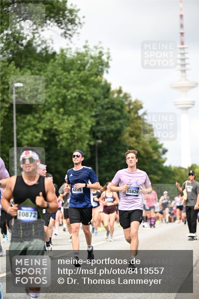 29.06.2025 - hella hamburg halbmarathon Dr. Thomas Lammeyer http://msf.ph/oto/8419557 29.06.2025 10:46:28 Kennedybrücke 1039, 1648, 1712, 2762, 2763, 2974, 3276, 3326, 3459, 3568, 4329, 4385, 4541, 4885, 5432, 5671, 5942, 6066, 6137, 6153, 6320, 6450, 6726, 7022, 7023, 7968, 8004, 8162, 8163, 8712, 9588, 10181, 10872, 11011, 11017, 11098, 11255 meine-sportfotos.de