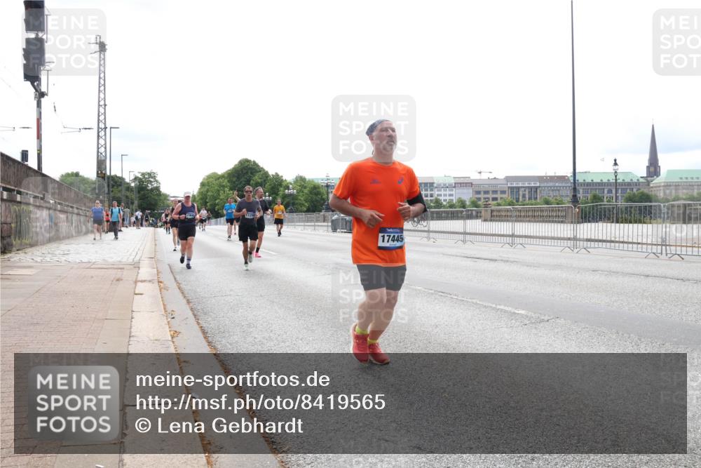 29.06.2025 - hella hamburg halbmarathon Lena Gebhardt http://msf.ph/oto/8419565 29.06.2025 10:27:25 Lombardsbrücke 11256, 17445, 1530, 1793, 2306, 2775, 3389, 4358, 4372, 5285, 5494, 5495, 5707, 5825, 6214, 6259, 6637, 7234, 7314, 7764, 7944, 7978, 8056, 8085, 8281, 9349, 10077, 10158, 10412, 10413, 10465, 11110, 11256, 11766, 12500, 13462, 14020, 14021, 14206, 15108, 15641, 16838, 17049, 17427, 17445, 17791, 18012, 18097, 18766, 18976 meine-sportfotos.de