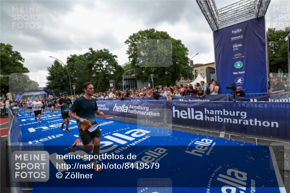29.06.2025 - hella hamburg halbmarathon Zöllner http://msf.ph/oto/8419579 29.06.2025 10:52:39 Ziel 2346, 2670, 3952, 6561, 6562, 7475, 9739, 10115, 11459, 11689, 12450, 13051, 13301, 14122, 15001, 18982 meine-sportfotos.de