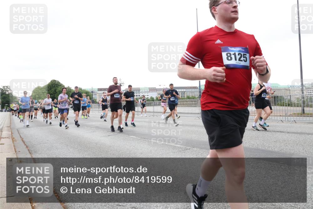 29.06.2025 - hella hamburg halbmarathon Lena Gebhardt http://msf.ph/oto/8419599 29.06.2025 10:52:17 Lombardsbrücke 8194, 6985, 8125, 1418, 1978, 2420, 2528, 3038, 3645, 4087, 4273, 4436, 4598, 4606, 4815, 5062, 5262, 5360, 6386, 6403, 6404, 6406, 6456, 6604, 6671, 6985, 7682, 7690, 7691, 7735, 7812, 8194, 8196, 8250, 8251, 8621, 9068, 9070, 9103, 9220, 9368, 9460, 9590, 9594, 9673, 9730, 9731, 10080, 10296, 10342, 10392, 10533, 10634, 10673, 10884, 10928, 11084, 11101, 11126, 11127, 11297, 11375, 11736, 11899, 11974, 12546, 12558 meine-sportfotos.de