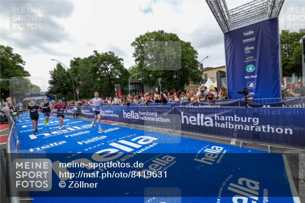 29.06.2025 - hella hamburg halbmarathon Zöllner http://msf.ph/oto/8419631 29.06.2025 10:30:39 Ziel 2460, 2851, 3845, 7231, 8318, 11413, 12049, 15253, 17322, 18235 meine-sportfotos.de
