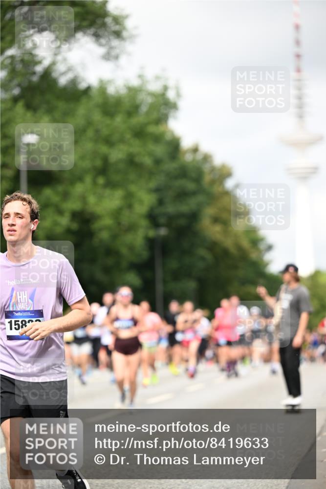 29.06.2025 - hella hamburg halbmarathon Dr. Thomas Lammeyer http://msf.ph/oto/8419633 29.06.2025 10:46:31 Kennedybrücke 1039, 1648, 1712, 2069, 2974, 3276, 3326, 3459, 3568, 4329, 4385, 4541, 4735, 4736, 4885, 5432, 5671, 5942, 6137, 6153, 6320, 6450, 6726, 7022, 7023, 7968, 8004, 8014, 8162, 8163, 8712, 9588, 10181, 10532, 10872, 11011, 11017, 11098 meine-sportfotos.de