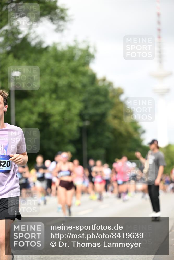 29.06.2025 - hella hamburg halbmarathon Dr. Thomas Lammeyer http://msf.ph/oto/8419639 29.06.2025 10:46:31 Kennedybrücke 1039, 1648, 1712, 2069, 2974, 3276, 3326, 3459, 3568, 4329, 4385, 4541, 4735, 4736, 4885, 5432, 5671, 5942, 6137, 6153, 6320, 6450, 6726, 7022, 7023, 7968, 8004, 8014, 8162, 8163, 8712, 9588, 10181, 10532, 10872, 11011, 11017, 11098 meine-sportfotos.de
