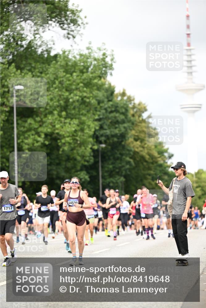 29.06.2025 - hella hamburg halbmarathon Dr. Thomas Lammeyer http://msf.ph/oto/8419648 29.06.2025 10:46:32 Kennedybrücke 1039, 1648, 1712, 2069, 2974, 3276, 3326, 3459, 3568, 4329, 4385, 4541, 4735, 4736, 4885, 5432, 5671, 5942, 6137, 6153, 6320, 6450, 6726, 7022, 7023, 7968, 8004, 8014, 8162, 8163, 8712, 9588, 10181, 10532, 10872, 11011, 11017, 11098 meine-sportfotos.de