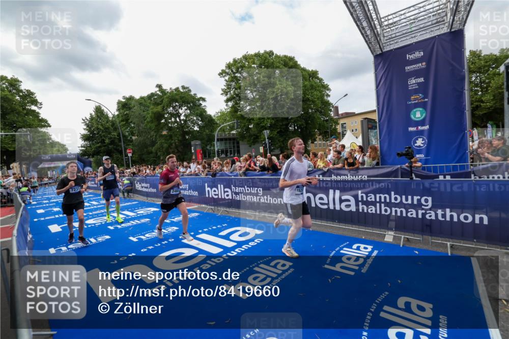 29.06.2025 - hella hamburg halbmarathon Zöllner http://msf.ph/oto/8419660 29.06.2025 10:30:40 Ziel 2460, 2851, 3845, 7231, 7481, 8318, 11413, 12049, 15253, 17322, 18235 meine-sportfotos.de
