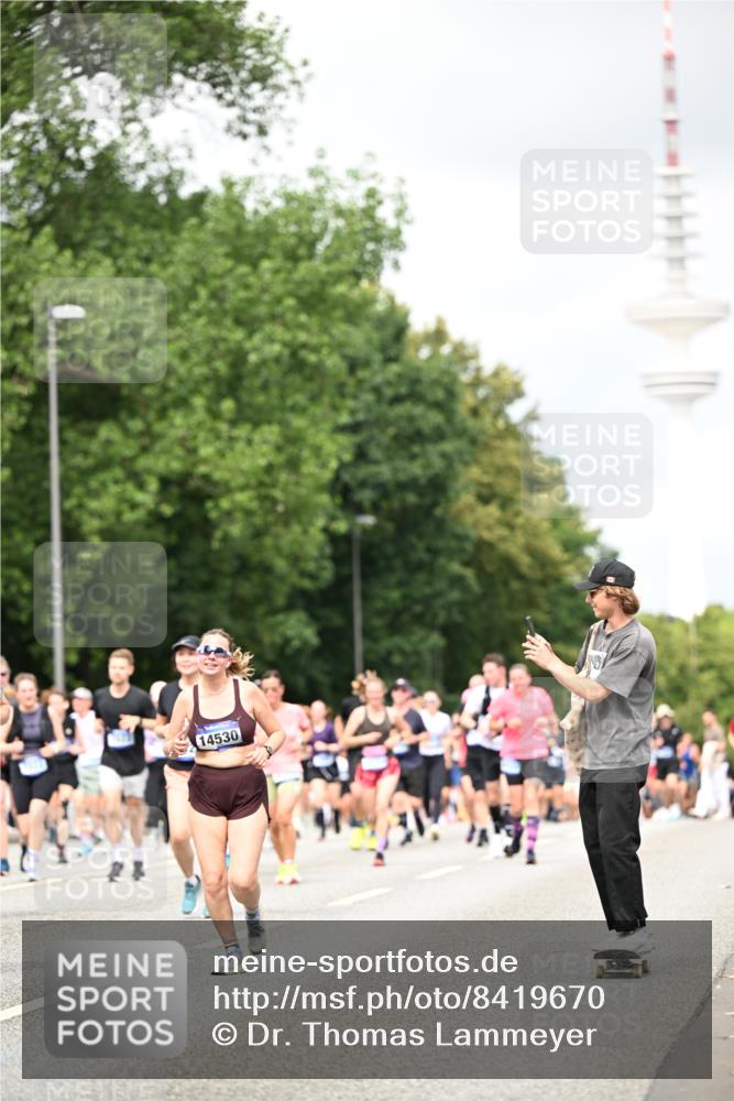 29.06.2025 - hella hamburg halbmarathon Dr. Thomas Lammeyer http://msf.ph/oto/8419670 29.06.2025 10:46:32 Kennedybrücke 1039, 1648, 1712, 2069, 2974, 3276, 3326, 3459, 3568, 4329, 4385, 4541, 4735, 4736, 4885, 5432, 5671, 5942, 6137, 6153, 6320, 6450, 6726, 7022, 7023, 7968, 8004, 8014, 8162, 8163, 8712, 9588, 10181, 10532, 10872, 11011, 11017, 11098 meine-sportfotos.de