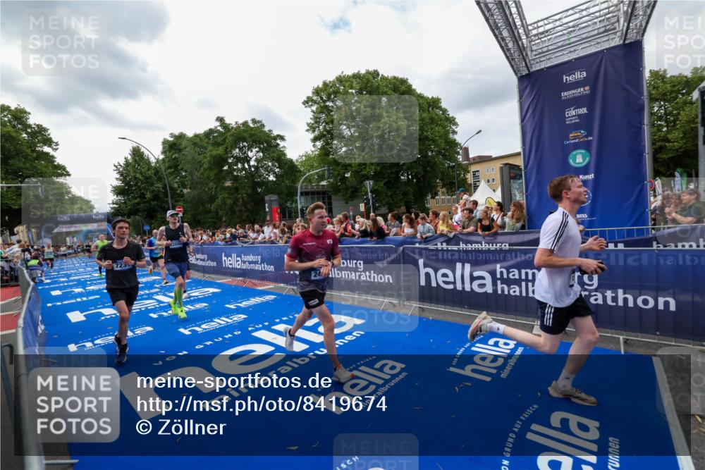29.06.2025 - hella hamburg halbmarathon Zöllner http://msf.ph/oto/8419674 29.06.2025 10:30:40 Ziel 2460, 2851, 3845, 7231, 7481, 8318, 11413, 12049, 15253, 17322, 18235 meine-sportfotos.de