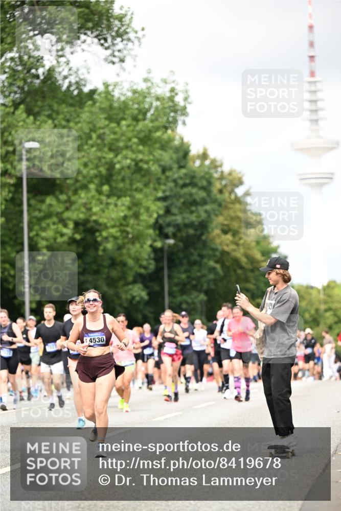 29.06.2025 - hella hamburg halbmarathon Dr. Thomas Lammeyer http://msf.ph/oto/8419678 29.06.2025 10:46:33 Kennedybrücke 1039, 1648, 1712, 2069, 2974, 3276, 3326, 3459, 3568, 4329, 4385, 4541, 4735, 4736, 4885, 5432, 5671, 6137, 6153, 6320, 6450, 7022, 7023, 7968, 8004, 8014, 8162, 8163, 8712, 9588, 10181, 10532, 10872, 11011, 11017, 11098 meine-sportfotos.de