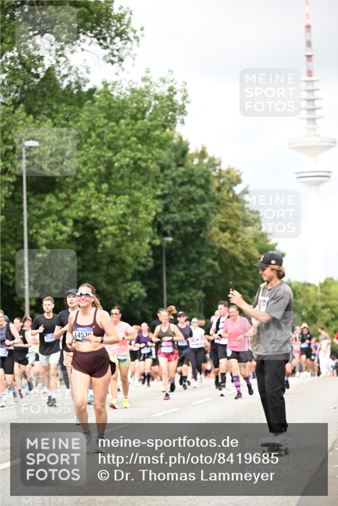 29.06.2025 - hella hamburg halbmarathon Dr. Thomas Lammeyer http://msf.ph/oto/8419685 29.06.2025 10:46:33 Kennedybrücke 1039, 1648, 1712, 2069, 2974, 3276, 3326, 3459, 3568, 4329, 4385, 4541, 4735, 4736, 4885, 5432, 5671, 6137, 6153, 6320, 6450, 7022, 7023, 7968, 8004, 8014, 8162, 8163, 8712, 9588, 10181, 10532, 10872, 11011, 11017, 11098 meine-sportfotos.de
