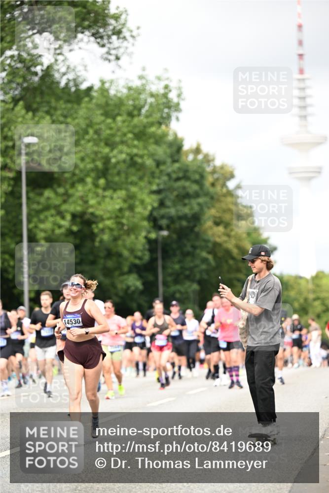 29.06.2025 - hella hamburg halbmarathon Dr. Thomas Lammeyer http://msf.ph/oto/8419689 29.06.2025 10:46:33 Kennedybrücke 1039, 1648, 1712, 2069, 2974, 3276, 3326, 3459, 3568, 4329, 4385, 4541, 4735, 4736, 4885, 5432, 5671, 6137, 6153, 6320, 6450, 7022, 7023, 7968, 8004, 8014, 8162, 8163, 8712, 9588, 10181, 10532, 10872, 11011, 11017, 11098 meine-sportfotos.de