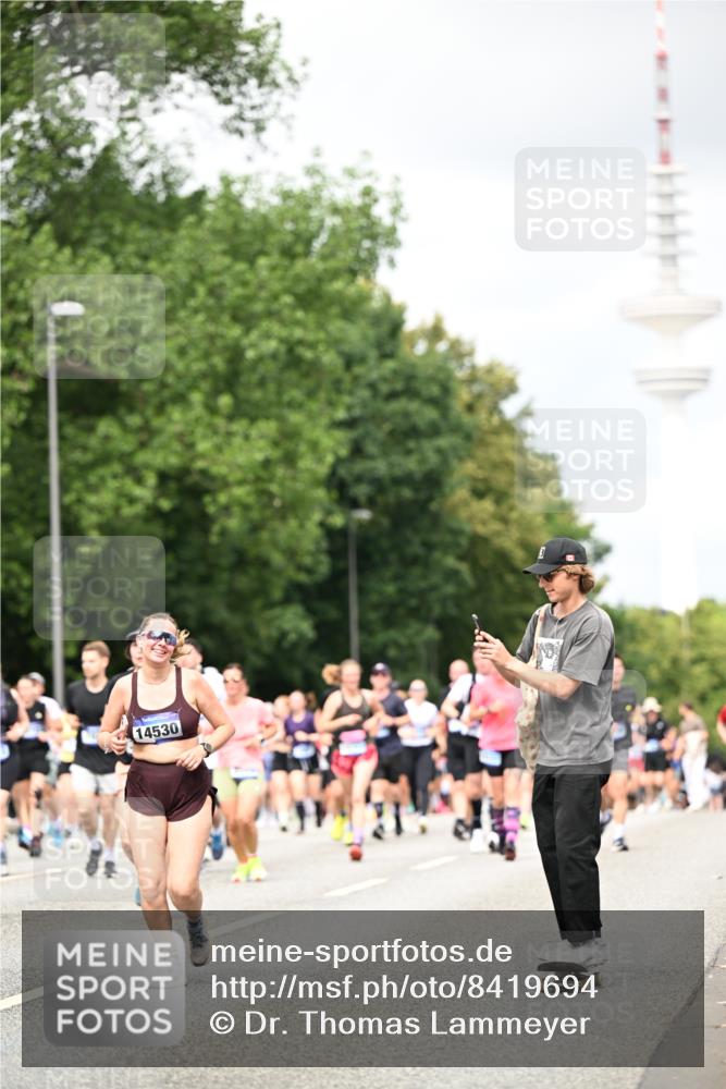 29.06.2025 - hella hamburg halbmarathon Dr. Thomas Lammeyer http://msf.ph/oto/8419694 29.06.2025 10:46:33 Kennedybrücke 1039, 1648, 1712, 2069, 2974, 3276, 3326, 3459, 3568, 4329, 4385, 4541, 4735, 4736, 4885, 5432, 5671, 6137, 6153, 6320, 6450, 7022, 7023, 7968, 8004, 8014, 8162, 8163, 8712, 9588, 10181, 10532, 10872, 11011, 11017, 11098 meine-sportfotos.de