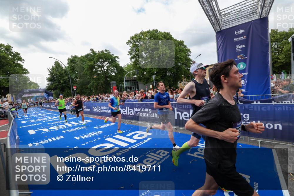 29.06.2025 - hella hamburg halbmarathon Zöllner http://msf.ph/oto/8419711 29.06.2025 10:30:42 Ziel 2851, 3845, 7231, 7481, 8318, 11413, 12049, 17322, 18235 meine-sportfotos.de