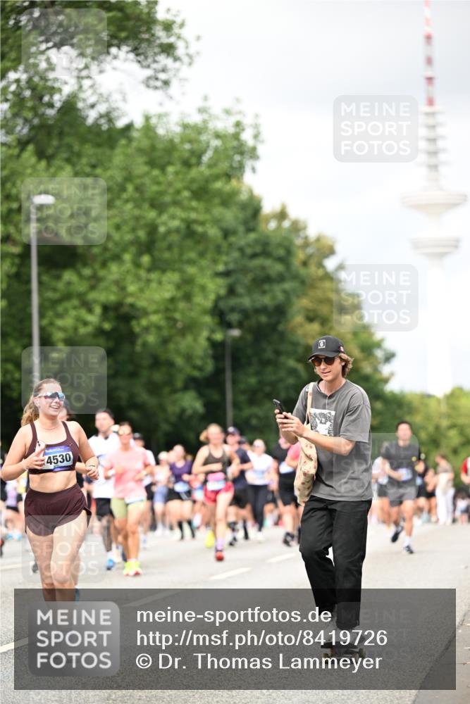29.06.2025 - hella hamburg halbmarathon Dr. Thomas Lammeyer http://msf.ph/oto/8419726 29.06.2025 10:46:34 Kennedybrücke 1039, 1648, 1712, 2069, 2974, 3276, 3326, 3459, 3568, 4329, 4385, 4541, 4735, 4736, 4885, 5432, 5671, 6137, 6153, 6320, 6450, 7022, 7023, 7968, 8004, 8014, 8162, 8163, 8712, 9588, 10181, 10532, 10872, 11011, 11017, 11098 meine-sportfotos.de