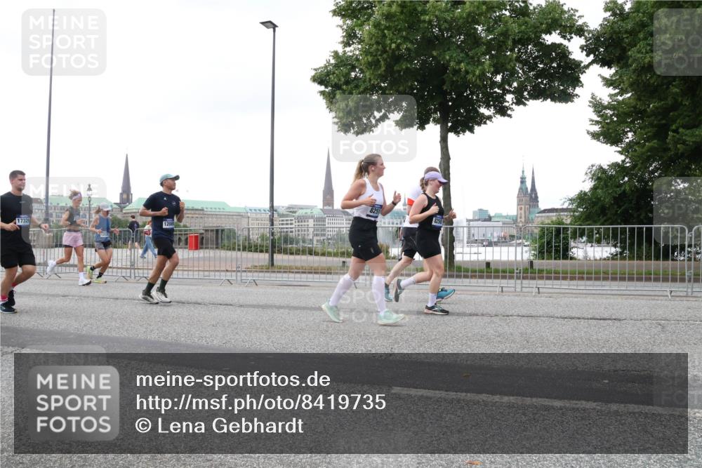 29.06.2025 - hella hamburg halbmarathon Lena Gebhardt http://msf.ph/oto/8419735 29.06.2025 10:52:18 Lombardsbrücke 17326, 12089, 8251, 8250, 1418, 1978, 2420, 2528, 2983, 3038, 3645, 4087, 4273, 4436, 4598, 4606, 4815, 5062, 5262, 5360, 6386, 6403, 6404, 6406, 6456, 6671, 6985, 7511, 7682, 7690, 7691, 7735, 7812, 8194, 8196, 8250, 8251, 8621, 9068, 9070, 9103, 9220, 9368, 9460, 9590, 9594, 9673, 9730, 9731, 10080, 10296, 10342, 10392, 10533, 10634, 10673, 10884, 10928, 11084, 11101, 11126, 11127, 11297, 11375, 11736, 11899, 11974, 12546, 12558 meine-sportfotos.de