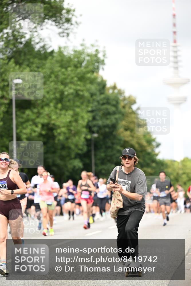 29.06.2025 - hella hamburg halbmarathon Dr. Thomas Lammeyer http://msf.ph/oto/8419742 29.06.2025 10:46:34 Kennedybrücke 1039, 1648, 1712, 2069, 2974, 3276, 3326, 3459, 3568, 4329, 4385, 4541, 4735, 4736, 4885, 5432, 5671, 6137, 6153, 6320, 6450, 7022, 7023, 7968, 8004, 8014, 8162, 8163, 8712, 9588, 10181, 10532, 10872, 11011, 11017, 11098 meine-sportfotos.de