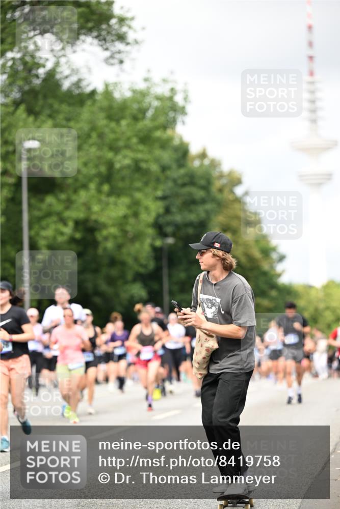29.06.2025 - hella hamburg halbmarathon Dr. Thomas Lammeyer http://msf.ph/oto/8419758 29.06.2025 10:46:35 Kennedybrücke 1039, 1648, 1712, 2069, 2974, 3276, 3326, 3459, 3568, 4329, 4385, 4541, 4735, 4736, 4885, 5432, 5671, 6137, 6153, 6320, 6450, 7022, 7023, 7040, 7968, 8004, 8014, 8162, 8163, 8712, 9588, 10532, 10872, 11011, 11017, 11098 meine-sportfotos.de