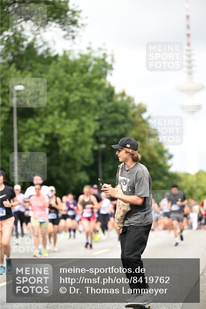 29.06.2025 - hella hamburg halbmarathon Dr. Thomas Lammeyer http://msf.ph/oto/8419762 29.06.2025 10:46:35 Kennedybrücke 1039, 1648, 1712, 2069, 2974, 3276, 3326, 3459, 3568, 4329, 4385, 4541, 4735, 4736, 4885, 5432, 5671, 6137, 6153, 6320, 6450, 7022, 7023, 7040, 7968, 8004, 8014, 8162, 8163, 8712, 9588, 10532, 10872, 11011, 11017, 11098 meine-sportfotos.de