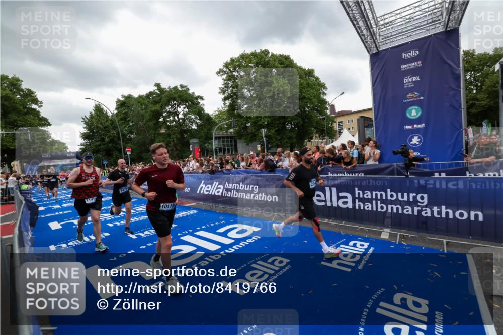 29.06.2025 - hella hamburg halbmarathon Zöllner http://msf.ph/oto/8419766 29.06.2025 10:52:46 Ziel 2287, 2346, 3999, 5116, 5169, 5194, 7475, 8172, 9869, 10115, 11459, 12482, 14122, 14805, 16467, 17198, 18331, 19244 meine-sportfotos.de