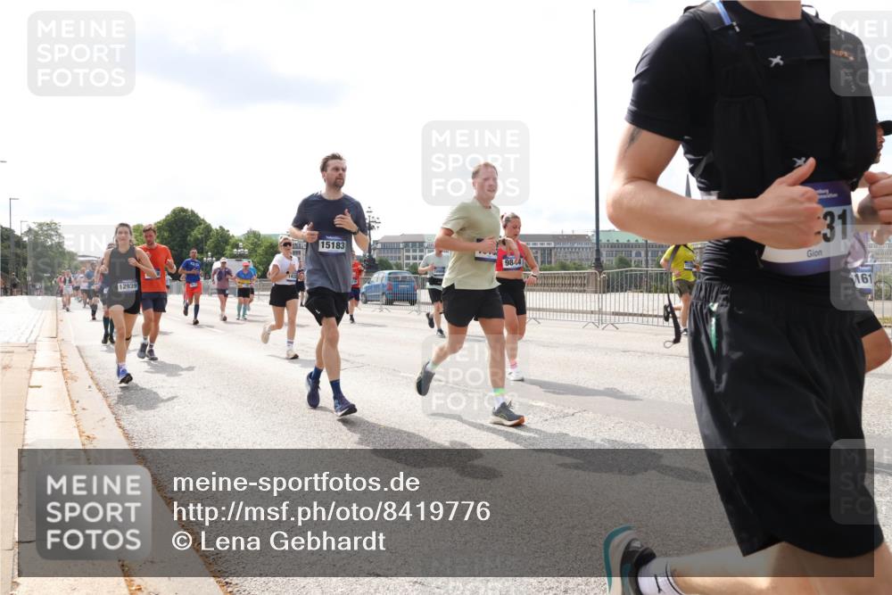 29.06.2025 - hella hamburg halbmarathon Lena Gebhardt http://msf.ph/oto/8419776 29.06.2025 10:18:16 Lombardsbrücke 12939, 15183, 9844, 31, 161, 1159, 1160, 1234, 1268, 1325, 1554, 1622, 1641, 1820, 1982, 2087, 2147, 2335, 2634, 2703, 2931, 3125, 3138, 3202, 3321, 3482, 3977, 4123, 4383, 4710, 4738, 4804, 5004, 5290, 5611, 5733, 5909, 6270, 6332, 6533, 7094, 7160, 7454, 7641, 7649, 7838, 7882, 7883, 8067, 8128, 8248, 8341, 8607, 8799, 9222, 9539, 9586, 9658, 9717, 9734, 9748, 9798, 9834, 9844, 9964, 10172, 10174, 10332, 10509, 10659, 10687, 10908, 12498, 12541, 13341 meine-sportfotos.de