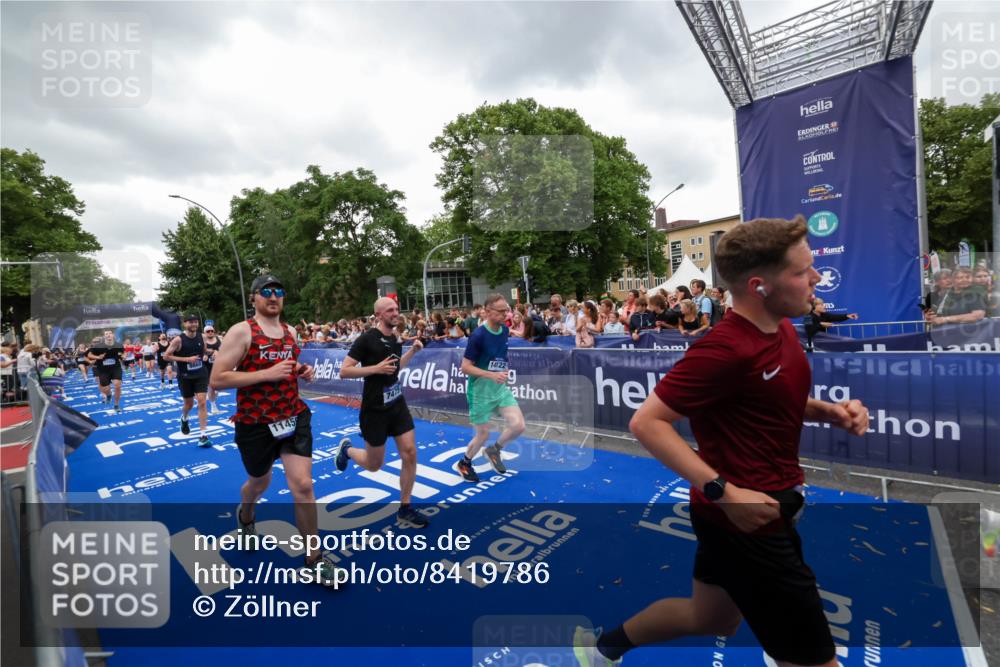 29.06.2025 - hella hamburg halbmarathon Zöllner http://msf.ph/oto/8419786 29.06.2025 10:52:47 Ziel 2287, 2346, 3999, 5116, 5169, 5194, 7475, 8172, 9065, 9163, 9869, 10115, 11459, 12482, 14122, 14805, 16467, 17198, 18331, 19244 meine-sportfotos.de